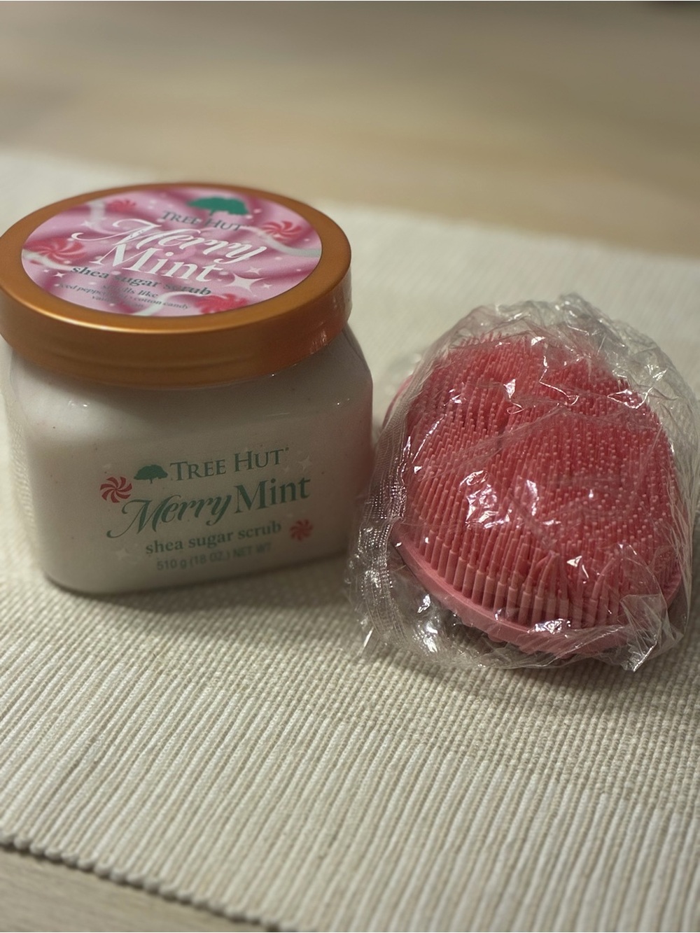 Tree Hut Merry Mint Shea Sugar Scrub & Body Brush